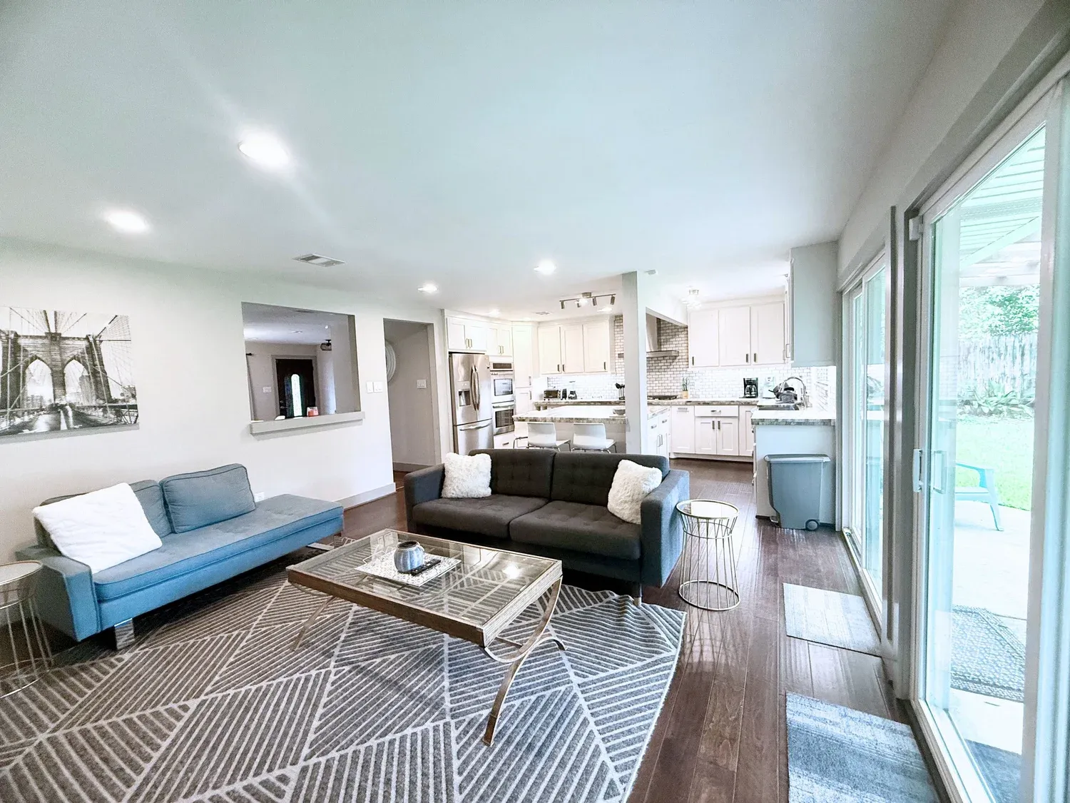 Casa King living room, furnished house in Texas Medical Center / Meyerland, Houston