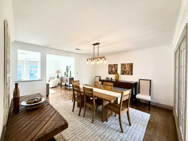 Serena Sun dining room, furnished house in Texas Medical Center / Braeswood, Houston — luxury furnished housing in Houston