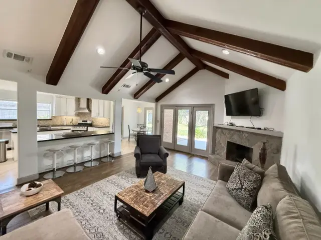 Serena Sun living room, furnished house in Texas Medical Center / Braeswood, Houston — luxury furnished housing in Houston