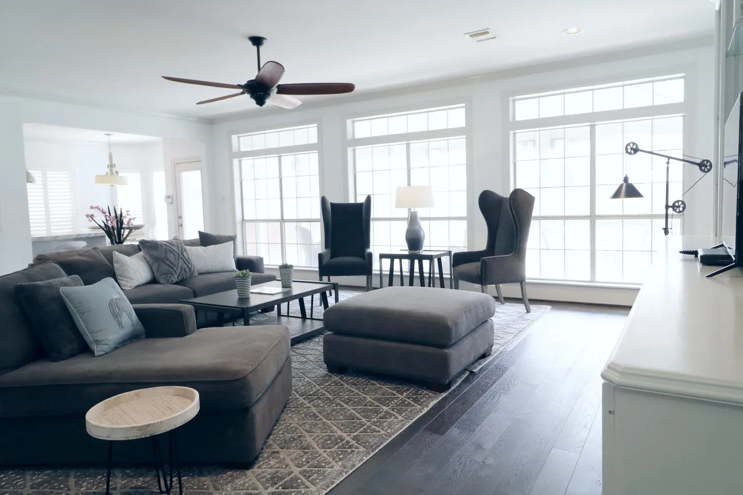 Villa Capri living room, furnished house in Texas Medical Center / Bellaire, Houston