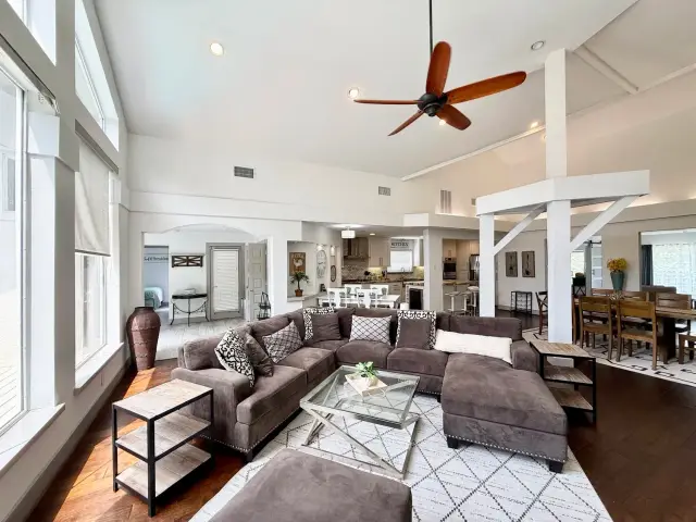 Villa Como living room, furnished house in Texas Medical Center / Meyerland, Houston — luxury furnished housing in Houston
