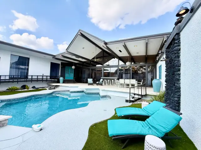 Villa Rica exterior, furnished house in Texas Medical Center / Meyerland, Houston — luxury furnished housing in Houston