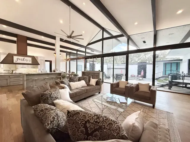 Villa Rica living room, furnished house in Texas Medical Center / Meyerland, Houston — luxury furnished housing in Houston