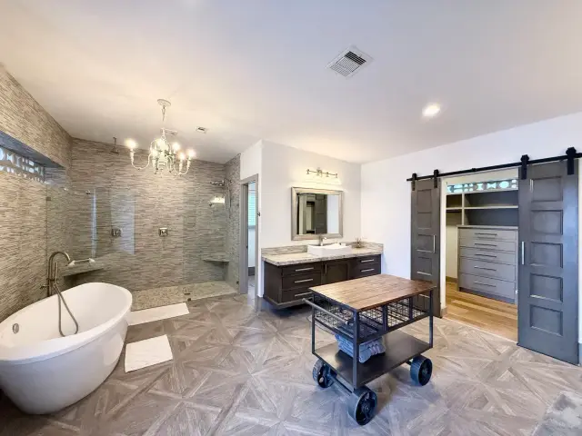 Villa Rica primary bathroom, furnished house in Texas Medical Center / Meyerland, Houston — luxury furnished housing in Houston